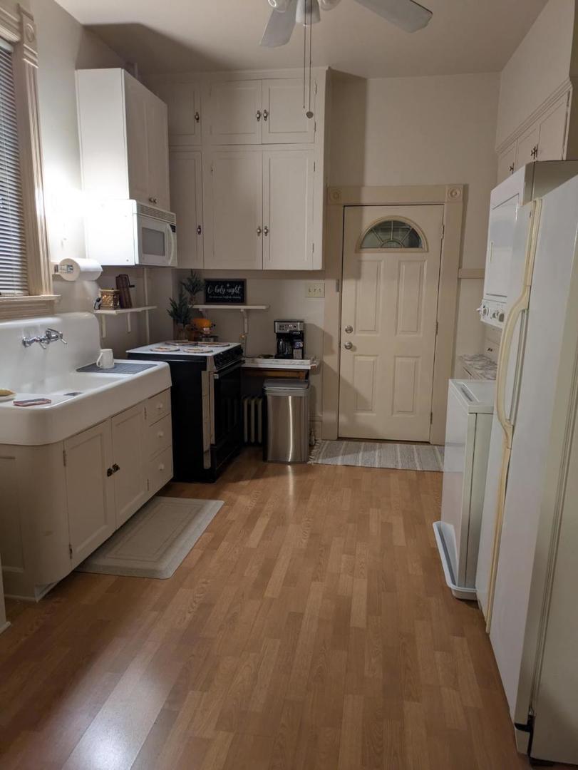 328 W Saint Charles Road