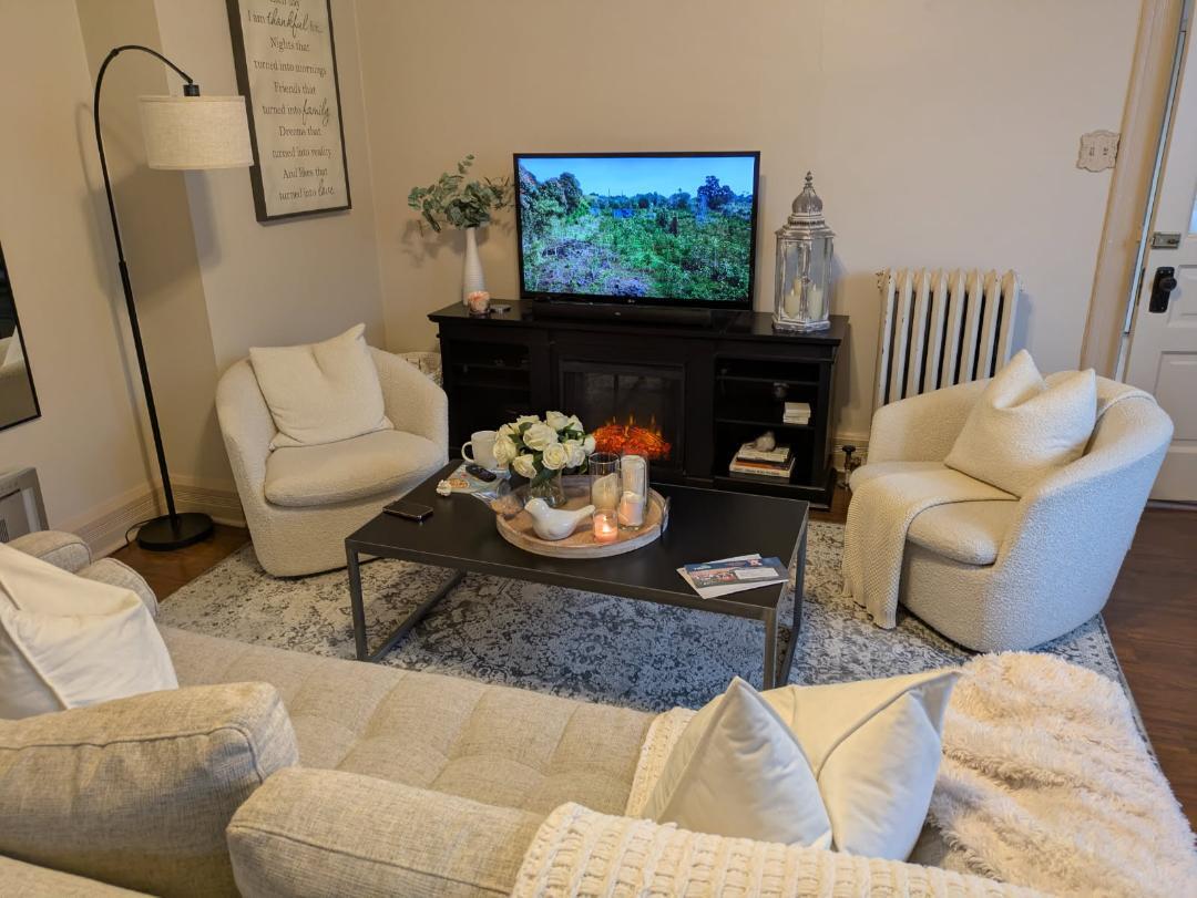 328 W Saint Charles Road