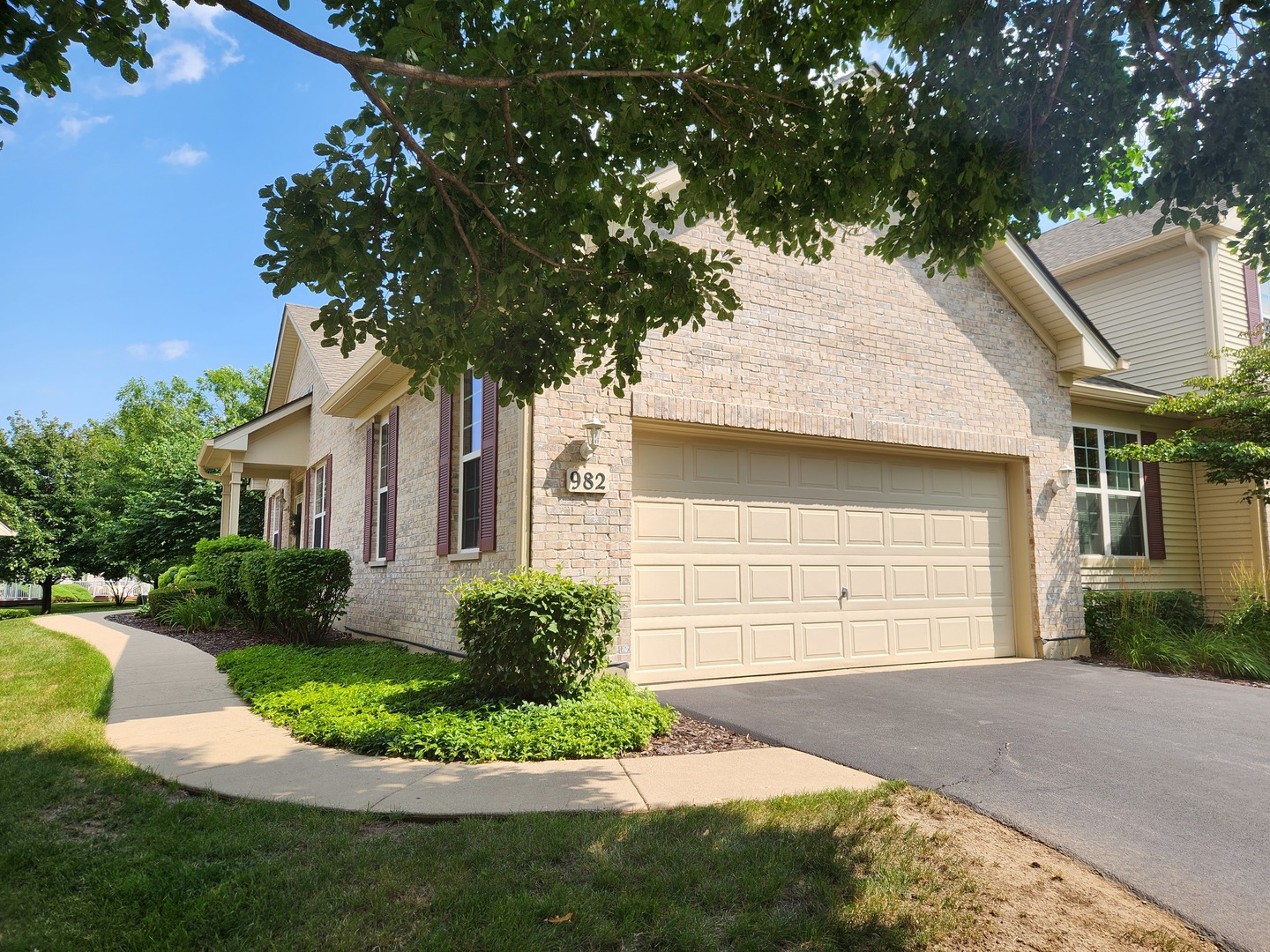 982 Oak Ridge Boulevard