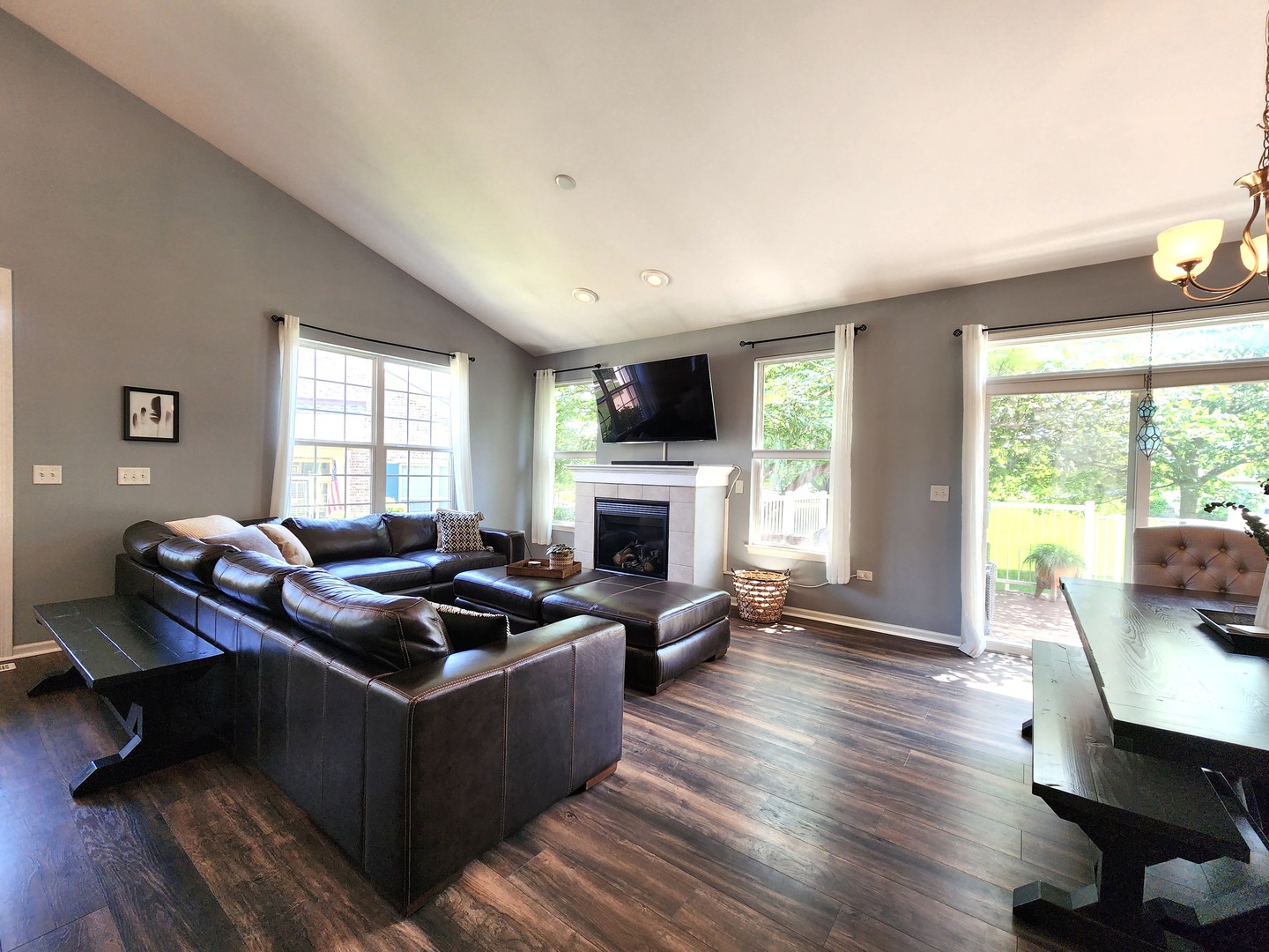 982 Oak Ridge Boulevard