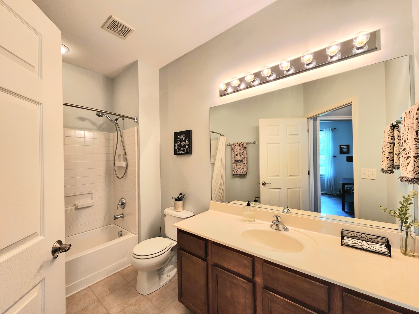 982 Oak Ridge Boulevard