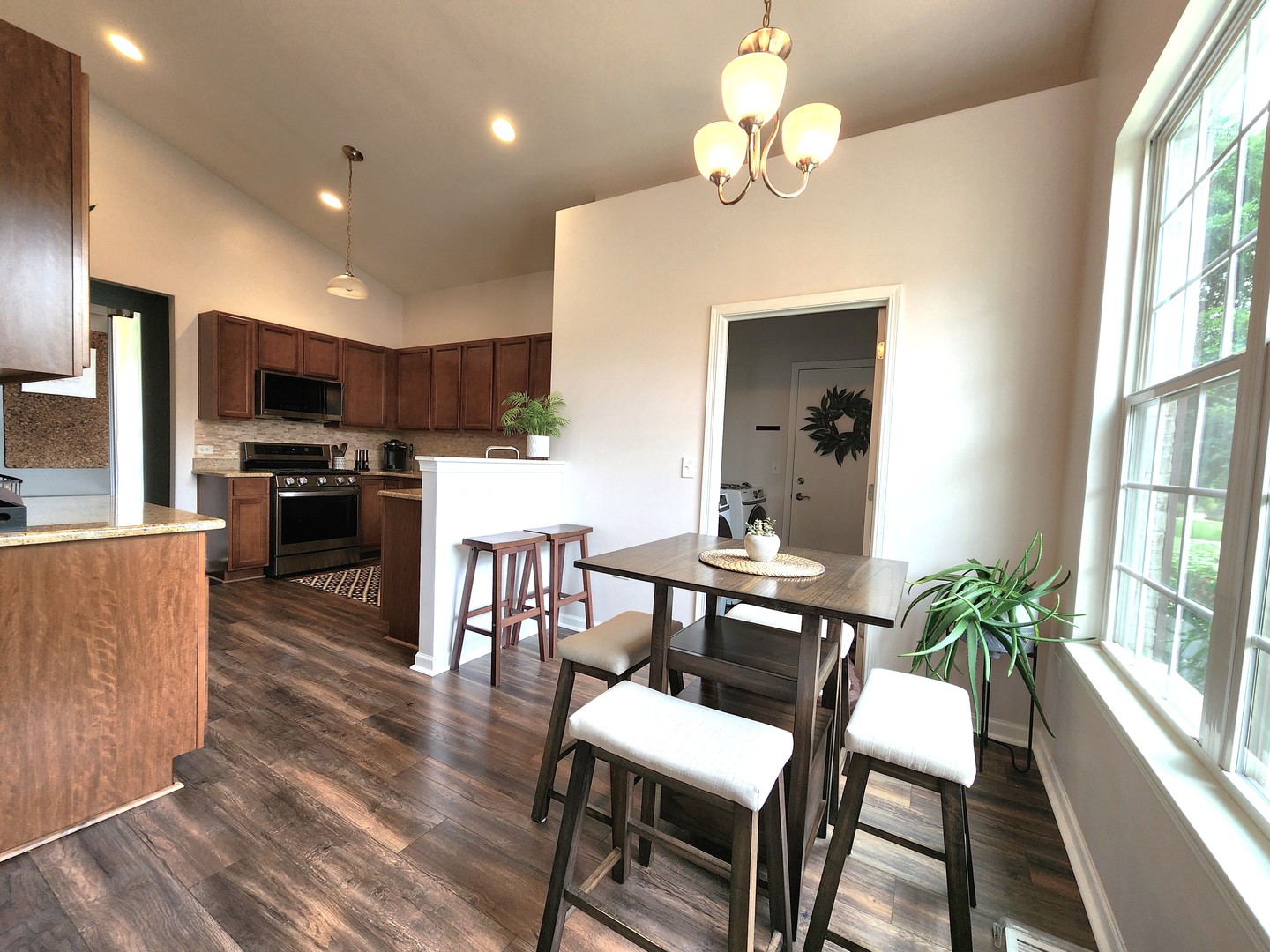 982 Oak Ridge Boulevard