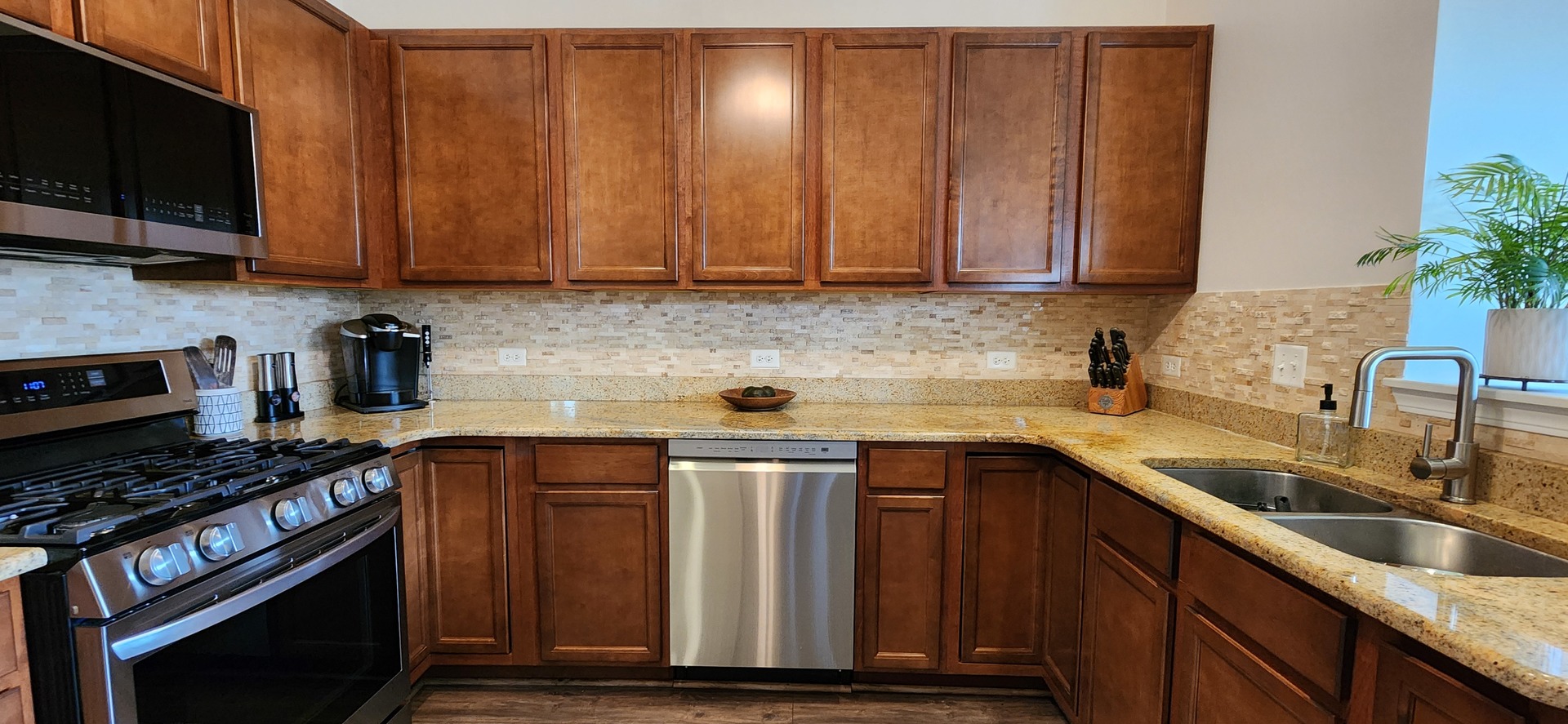 982 Oak Ridge Boulevard