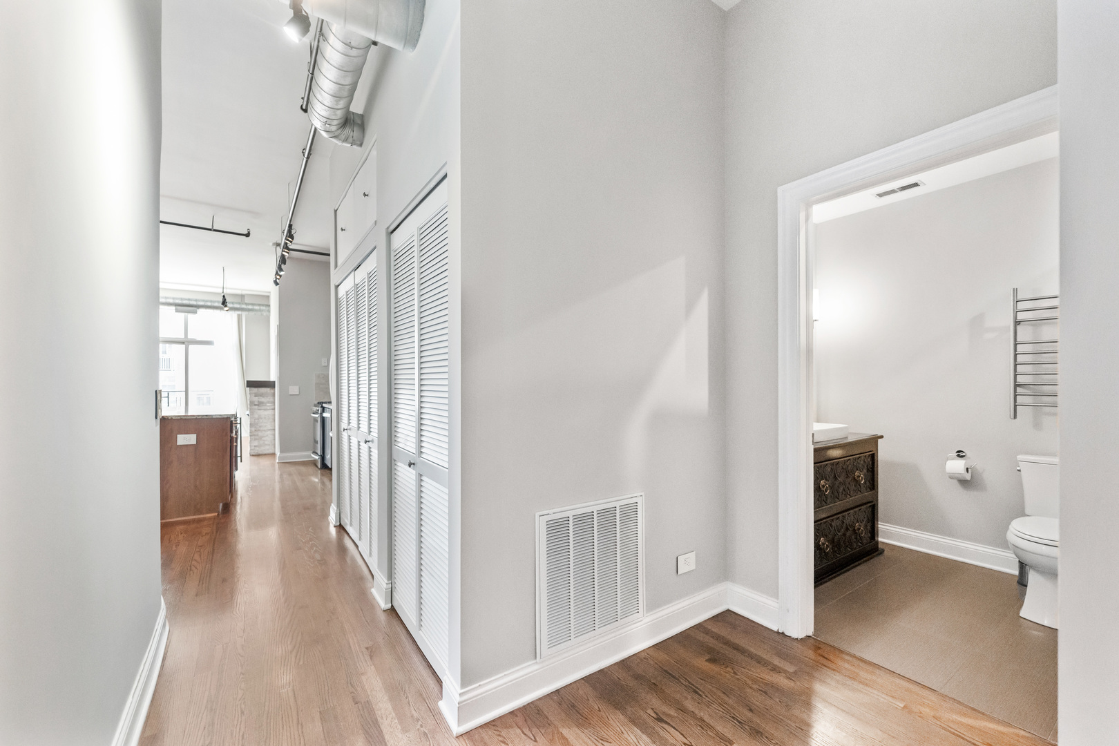 1000 W ADAMS Street Unit: 703