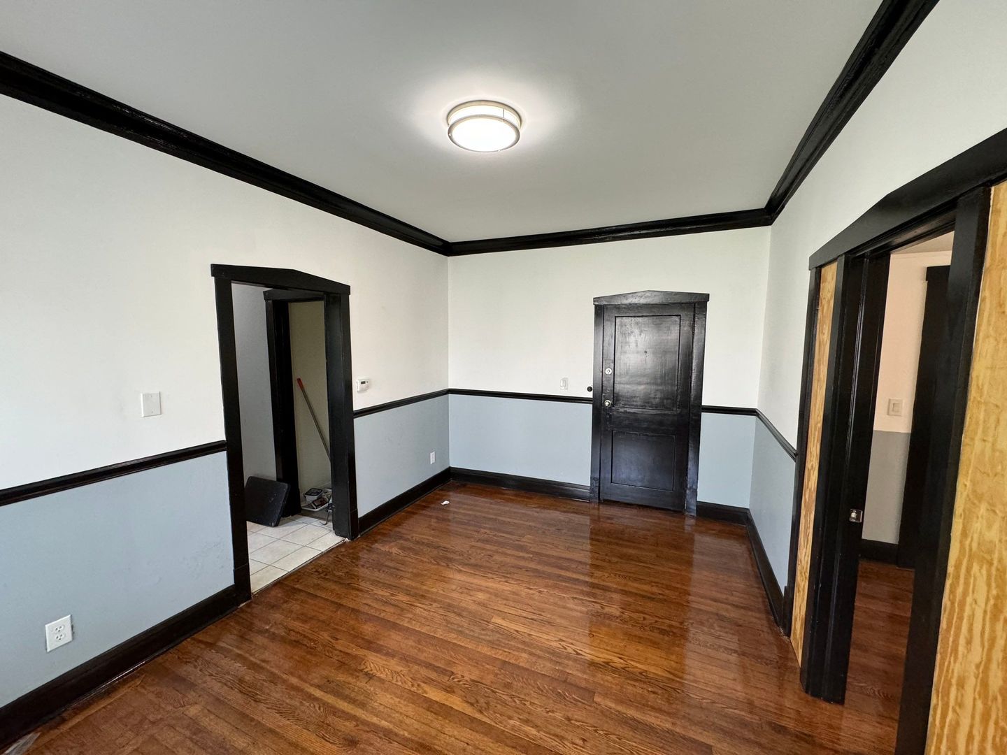 6211 S Loomis Boulevard Unit: 1N