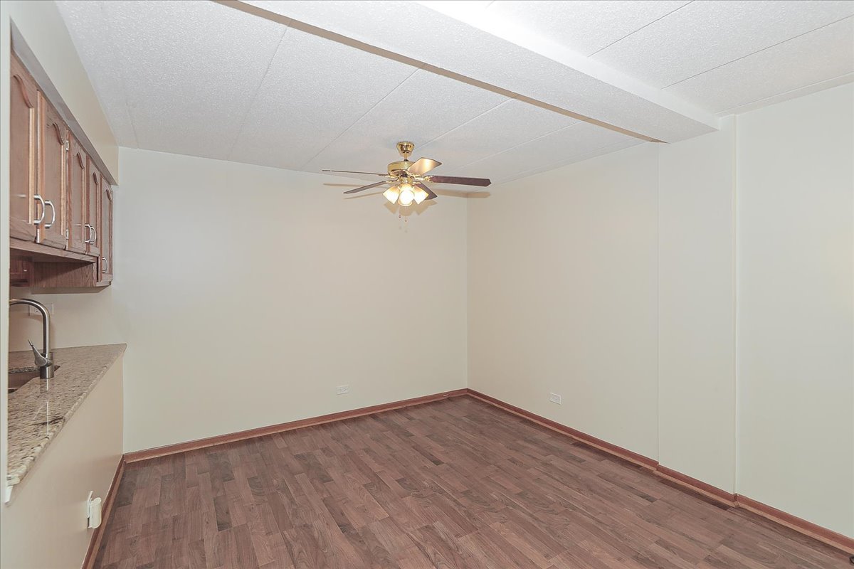 440 E Montrose Avenue Unit: 106