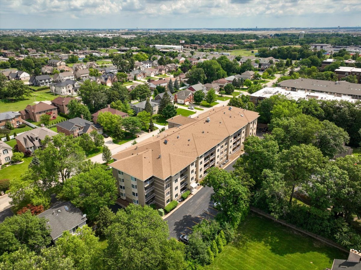 440 E Montrose Avenue Unit: 106