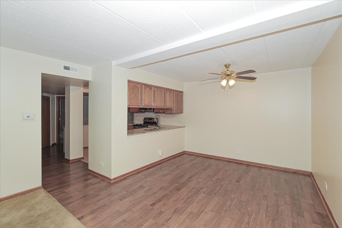440 E Montrose Avenue Unit: 106