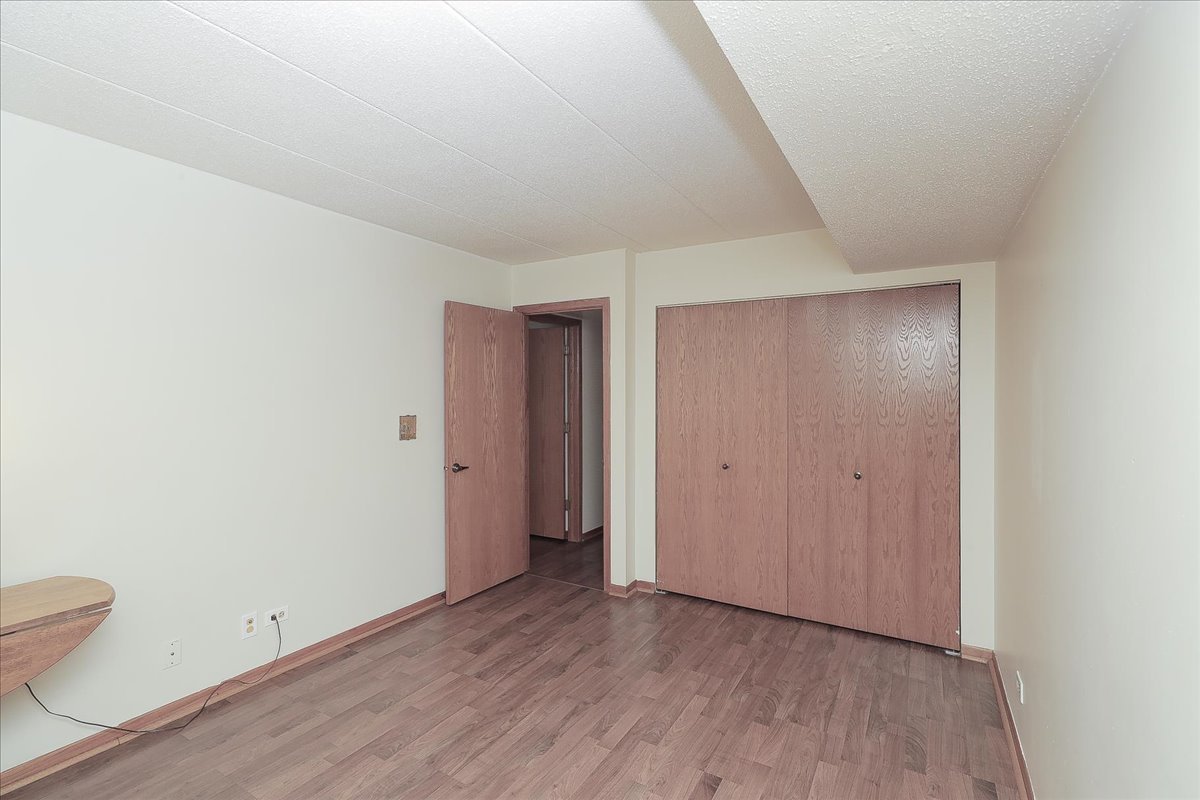 440 E Montrose Avenue Unit: 106