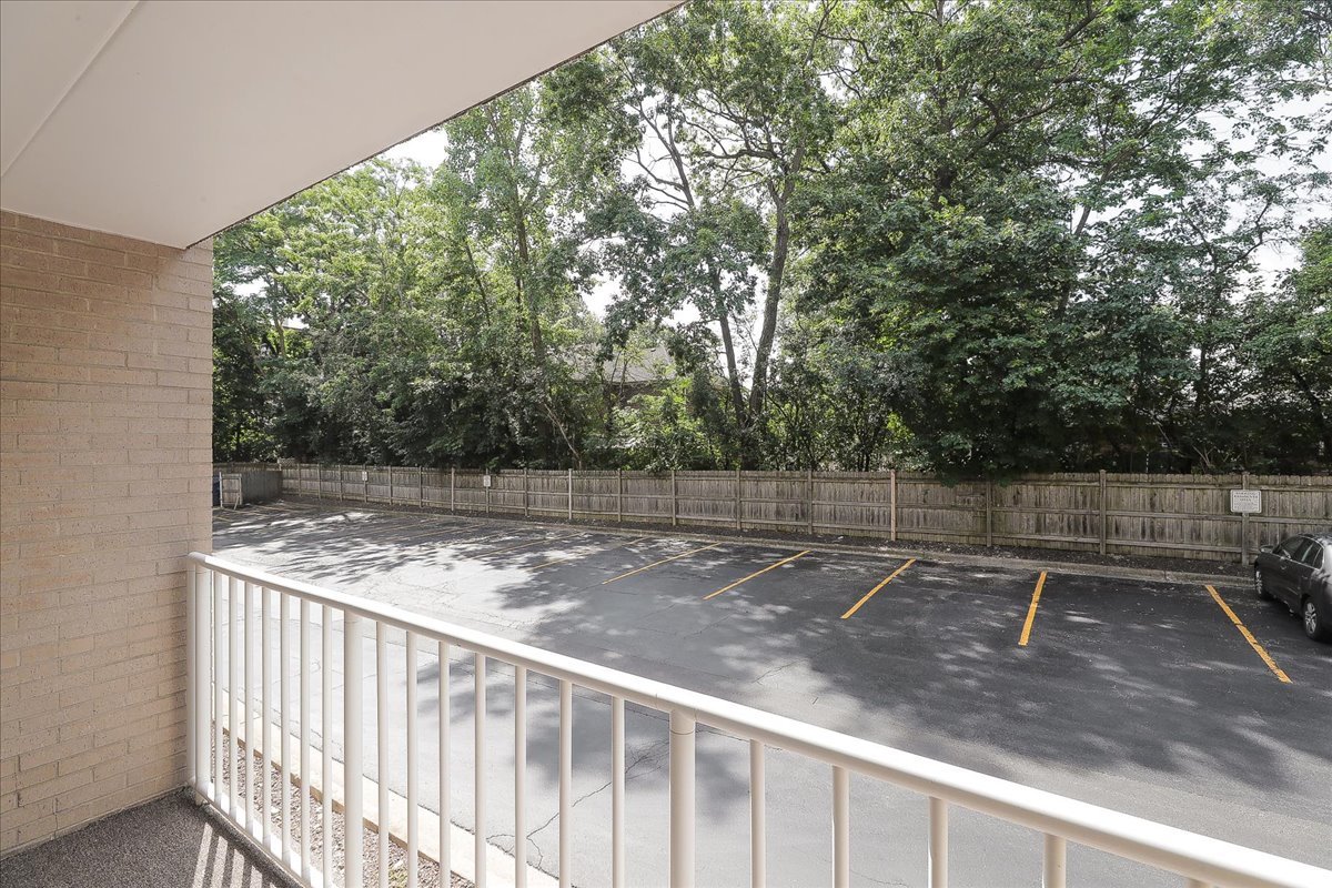 440 E Montrose Avenue Unit: 106