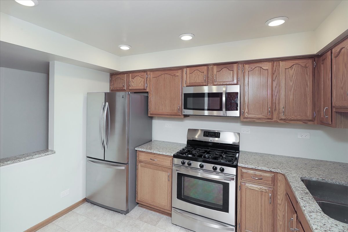 440 E Montrose Avenue Unit: 106