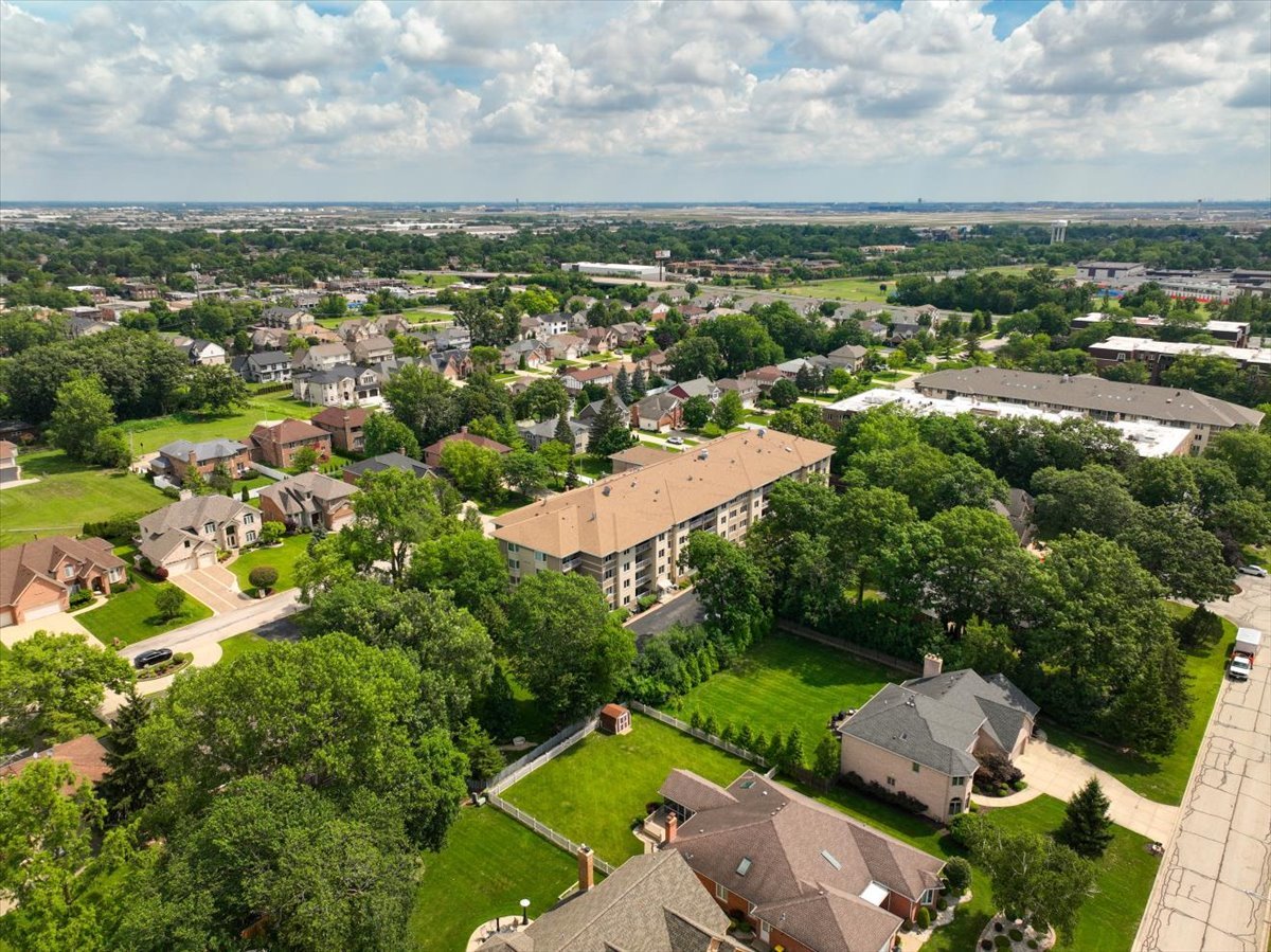 440 E Montrose Avenue Unit: 106