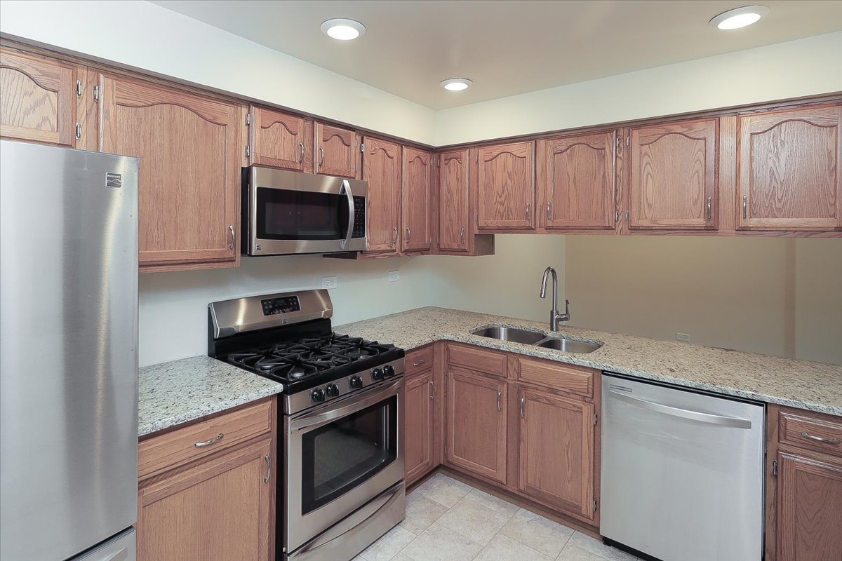 440 E Montrose Avenue Unit: 106