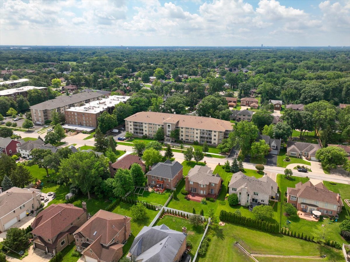 440 E Montrose Avenue Unit: 106