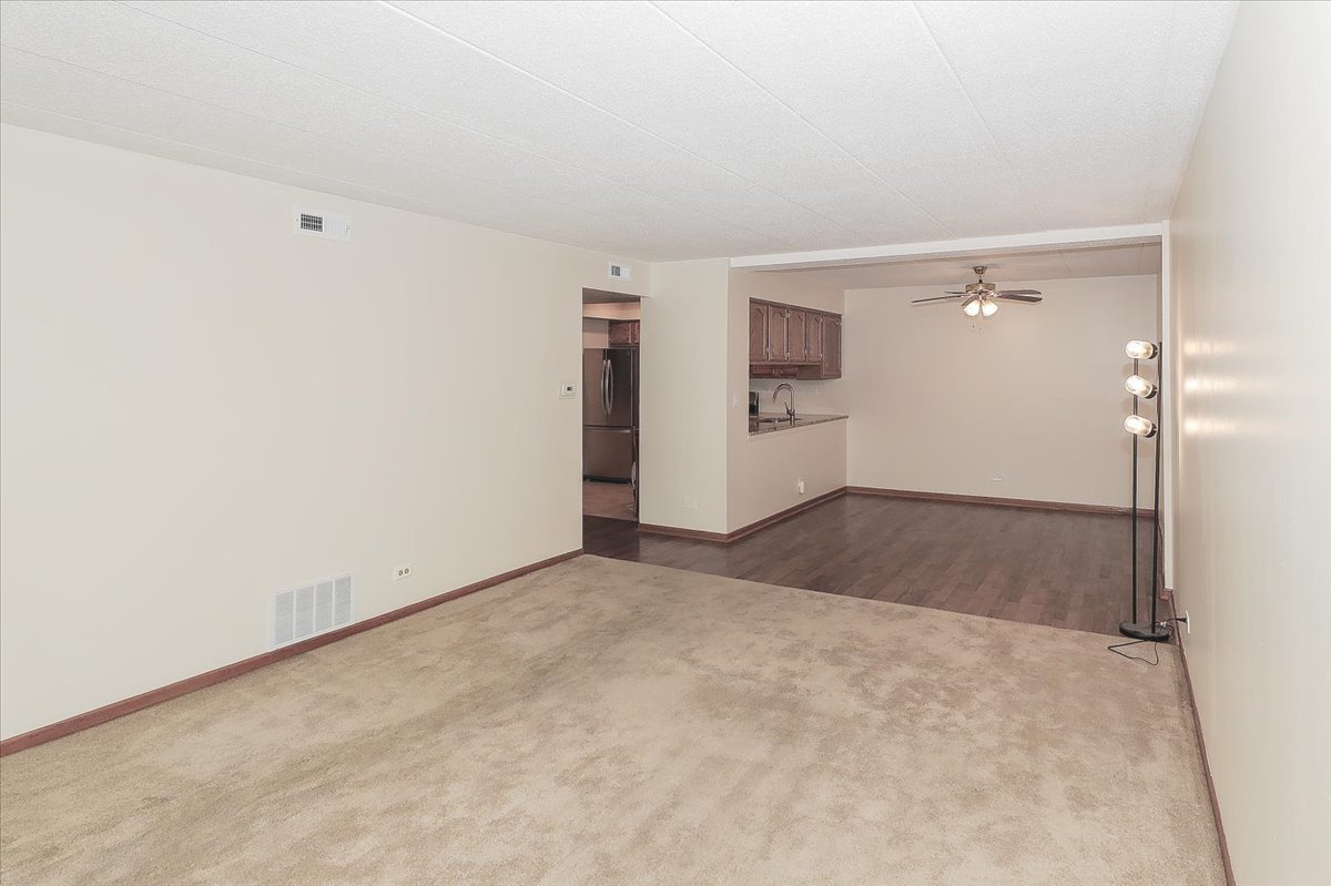 440 E Montrose Avenue Unit: 106