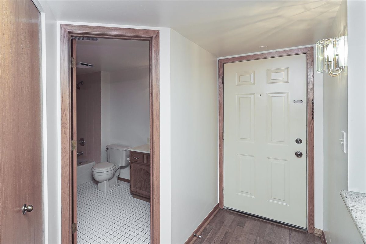 440 E Montrose Avenue Unit: 106