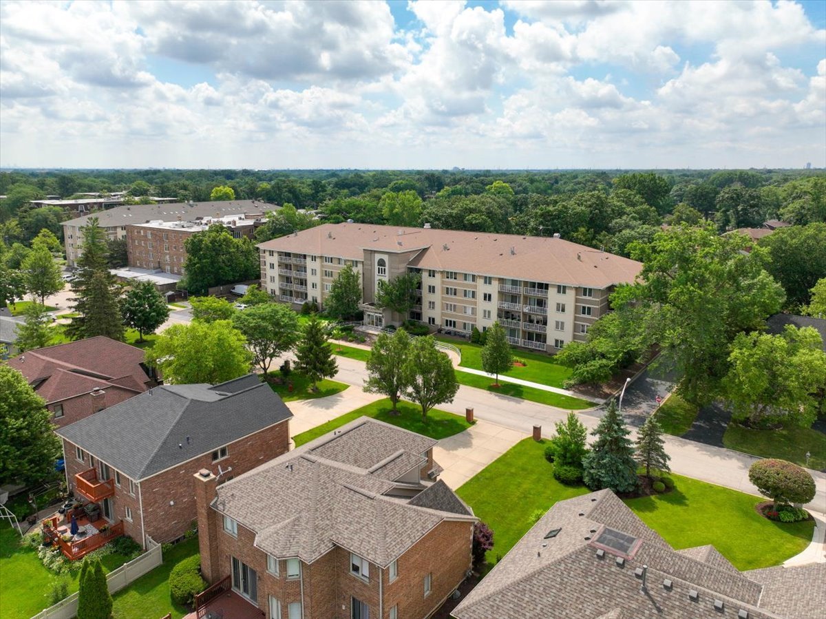 440 E Montrose Avenue Unit: 106