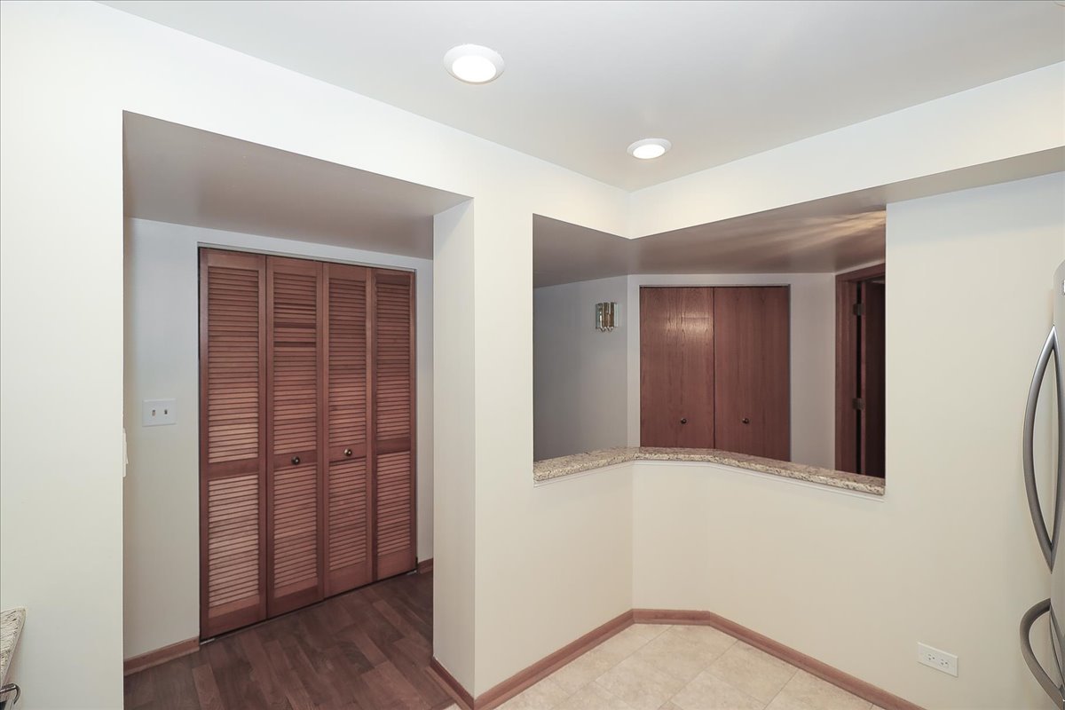440 E Montrose Avenue Unit: 106
