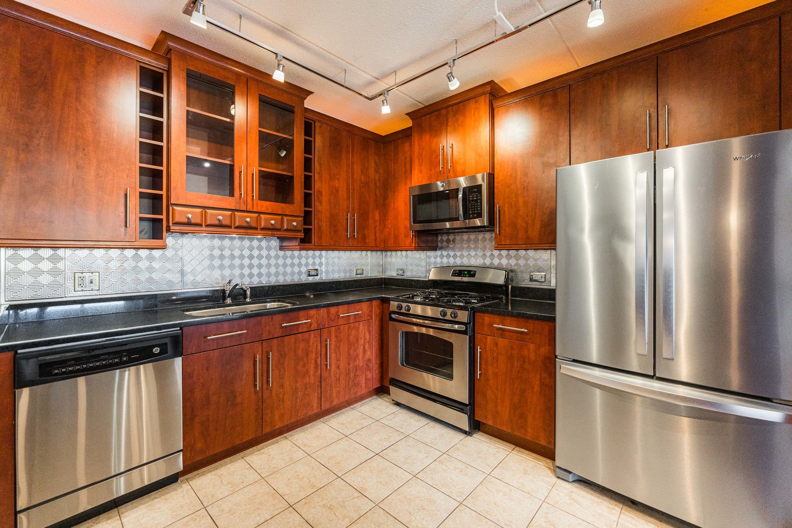 125 Lakeview Avenue Unit: 506