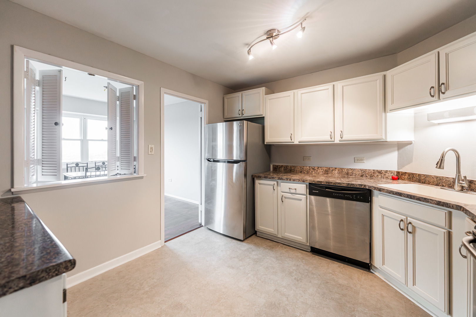 141 N La Grange Road Unit: 601