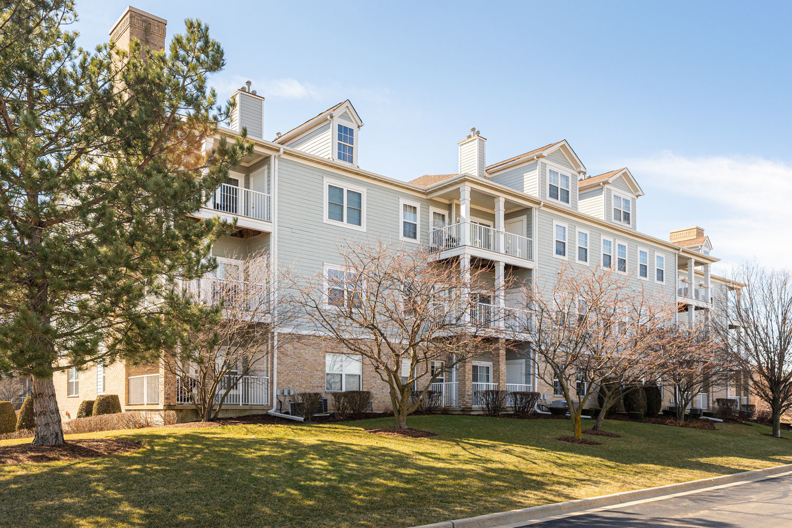 1251 W LAKE Street Unit: 103