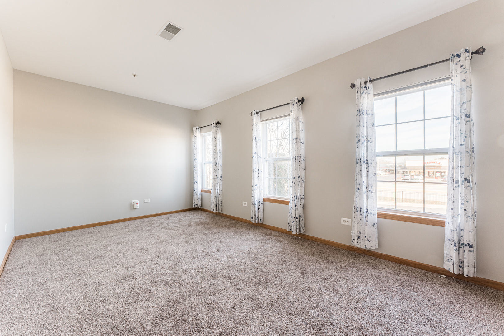 1251 W LAKE Street Unit: 103