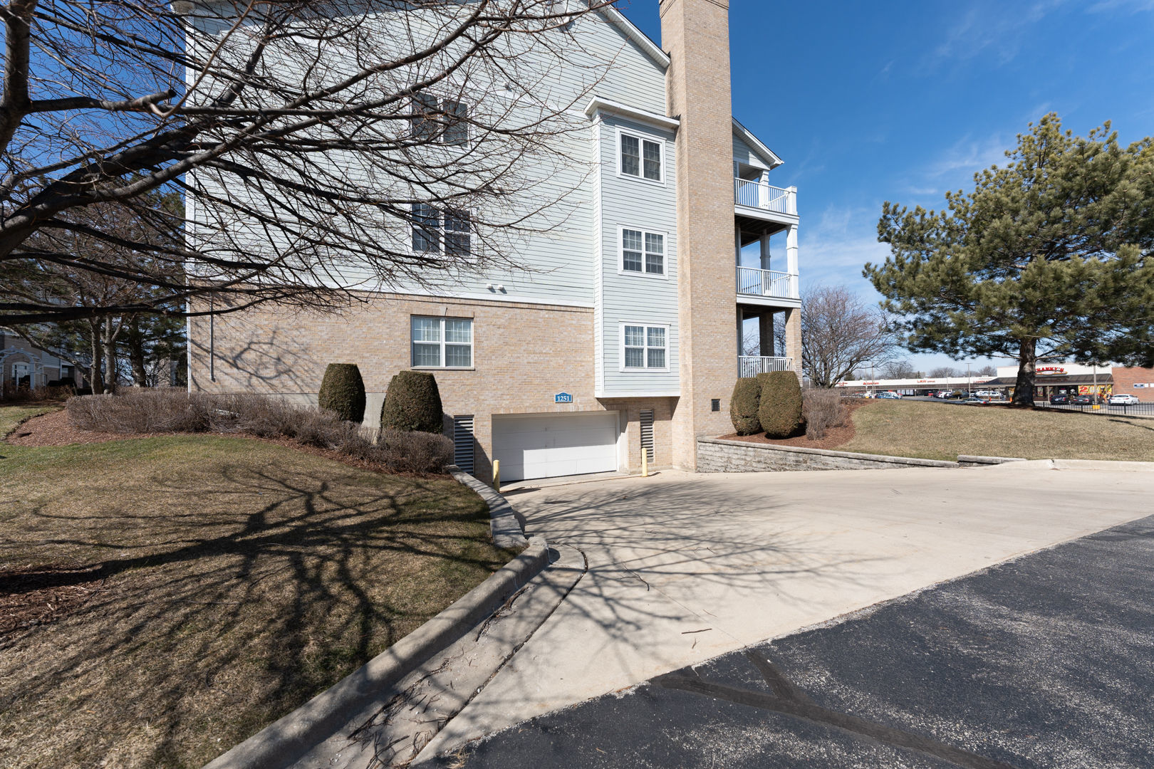 1251 W LAKE Street Unit: 103