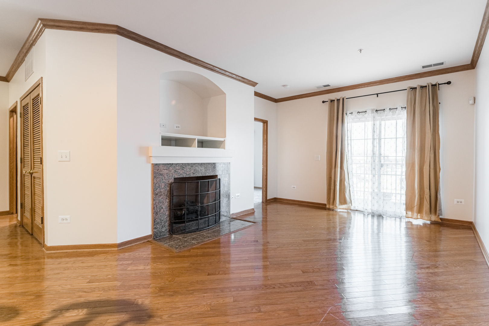 1251 W LAKE Street Unit: 103