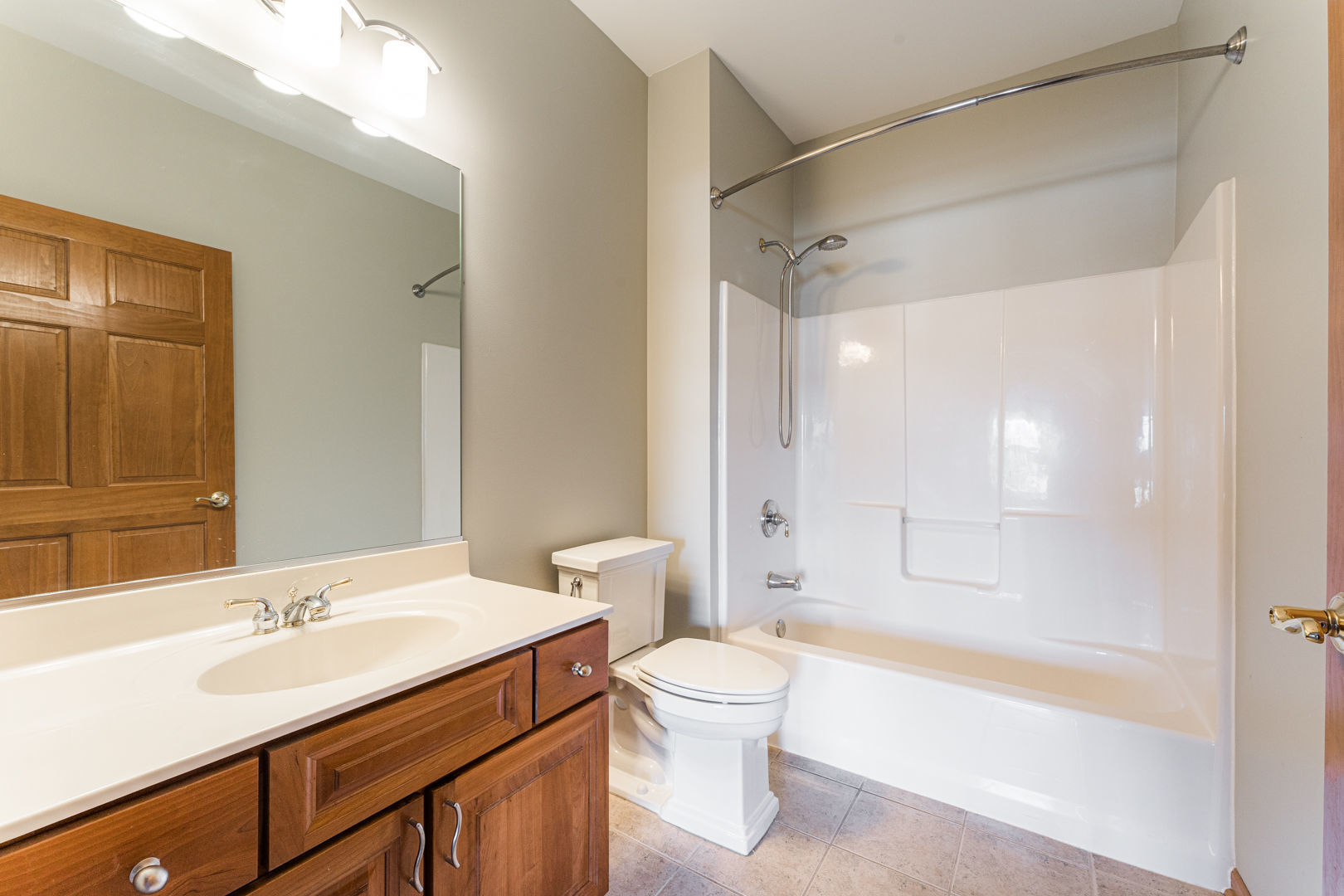 1251 W LAKE Street Unit: 103