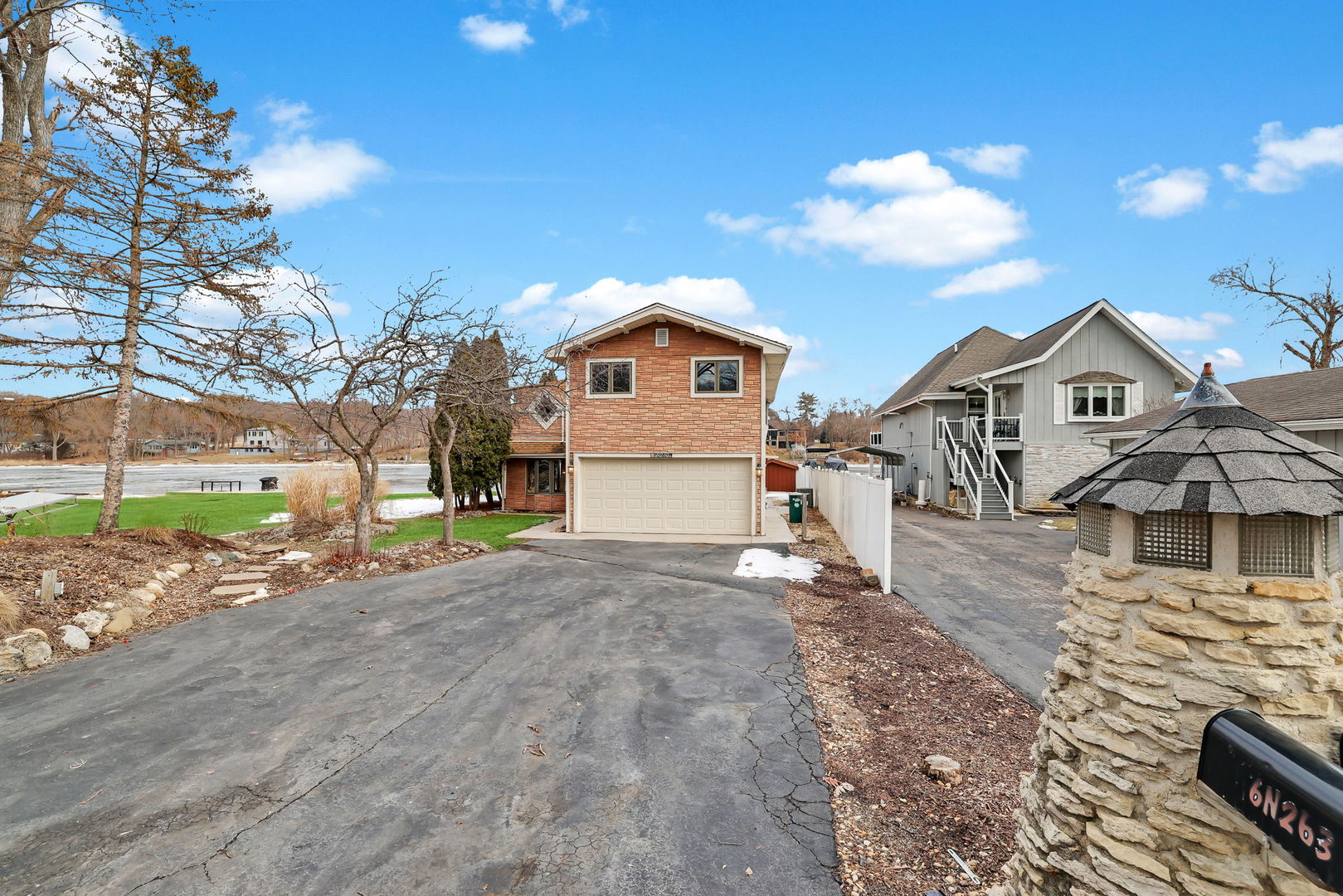 6N263 River Drive