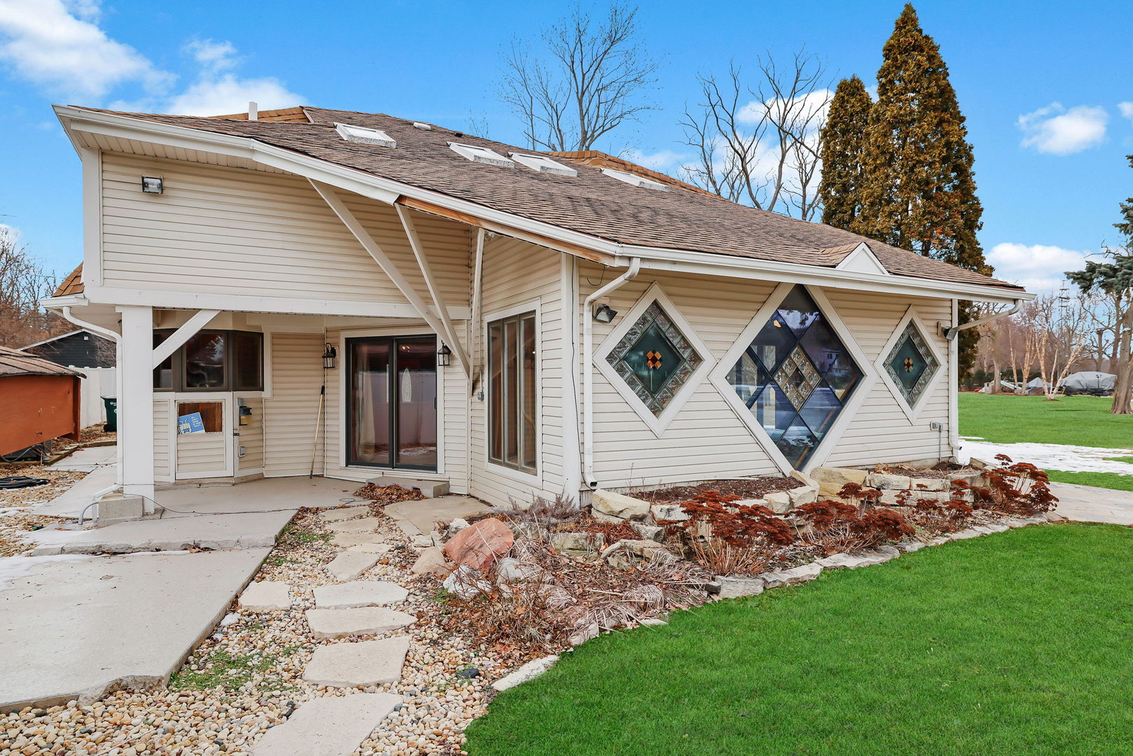 6N263 River Drive
