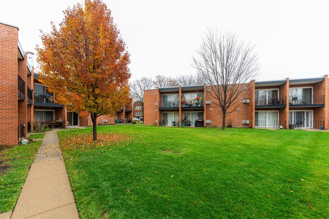 6151 W THORNDALE Avenue Unit: 2B