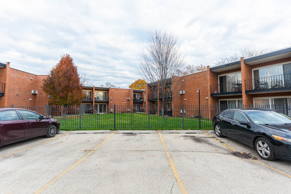 6151 W THORNDALE Avenue Unit: 2B