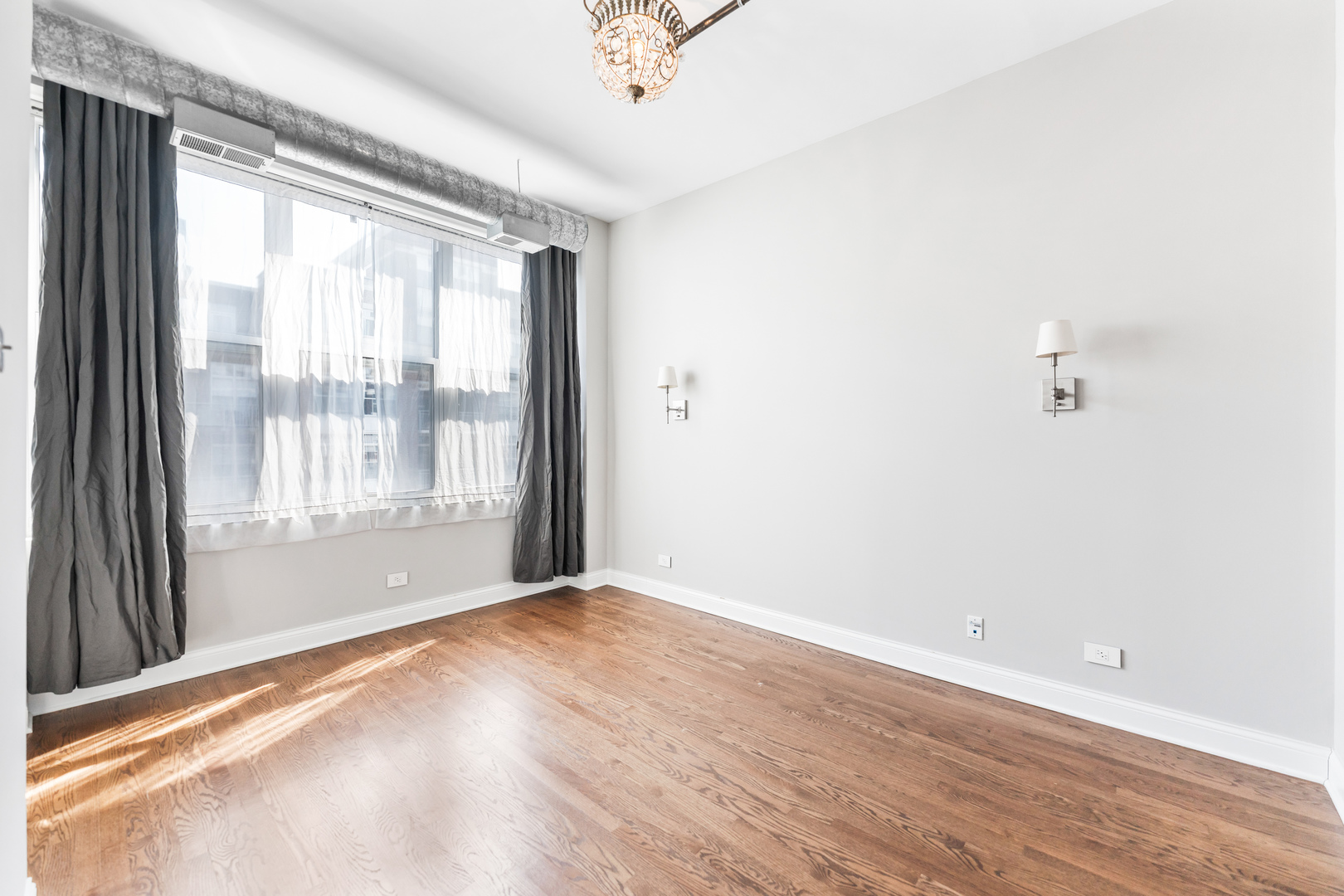 1000 W ADAMS Street Unit: 703