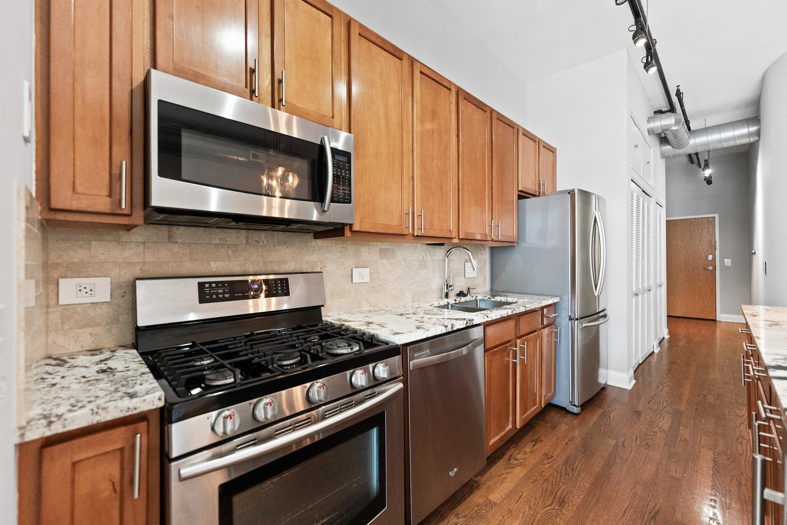 1000 W ADAMS Street Unit: 703