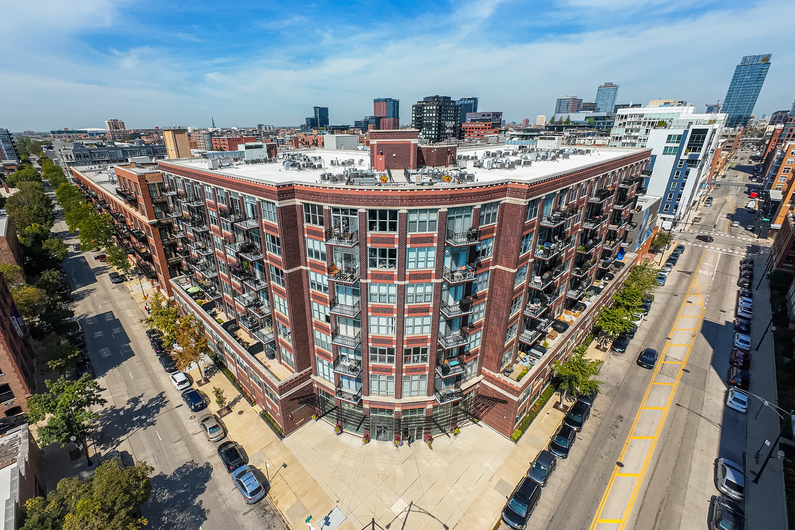 1000 W ADAMS Street Unit: 703