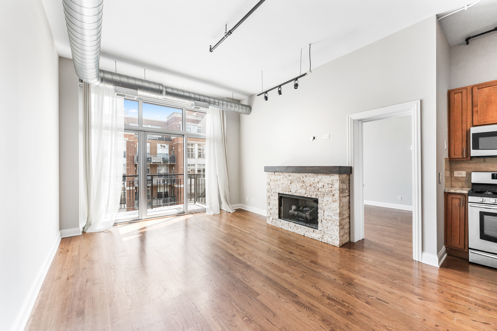 1000 W ADAMS Street Unit: 703