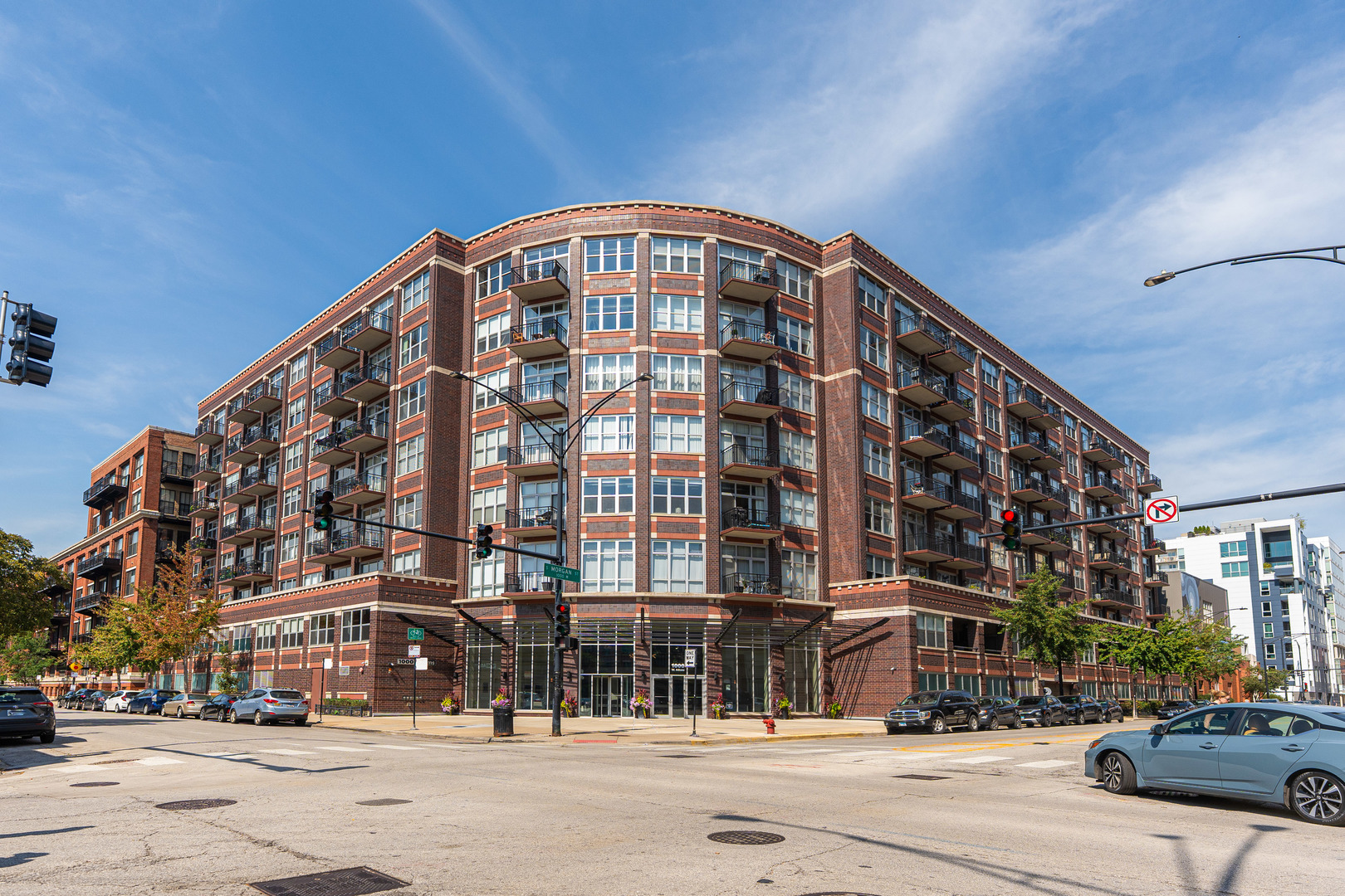 1000 W ADAMS Street Unit: 703