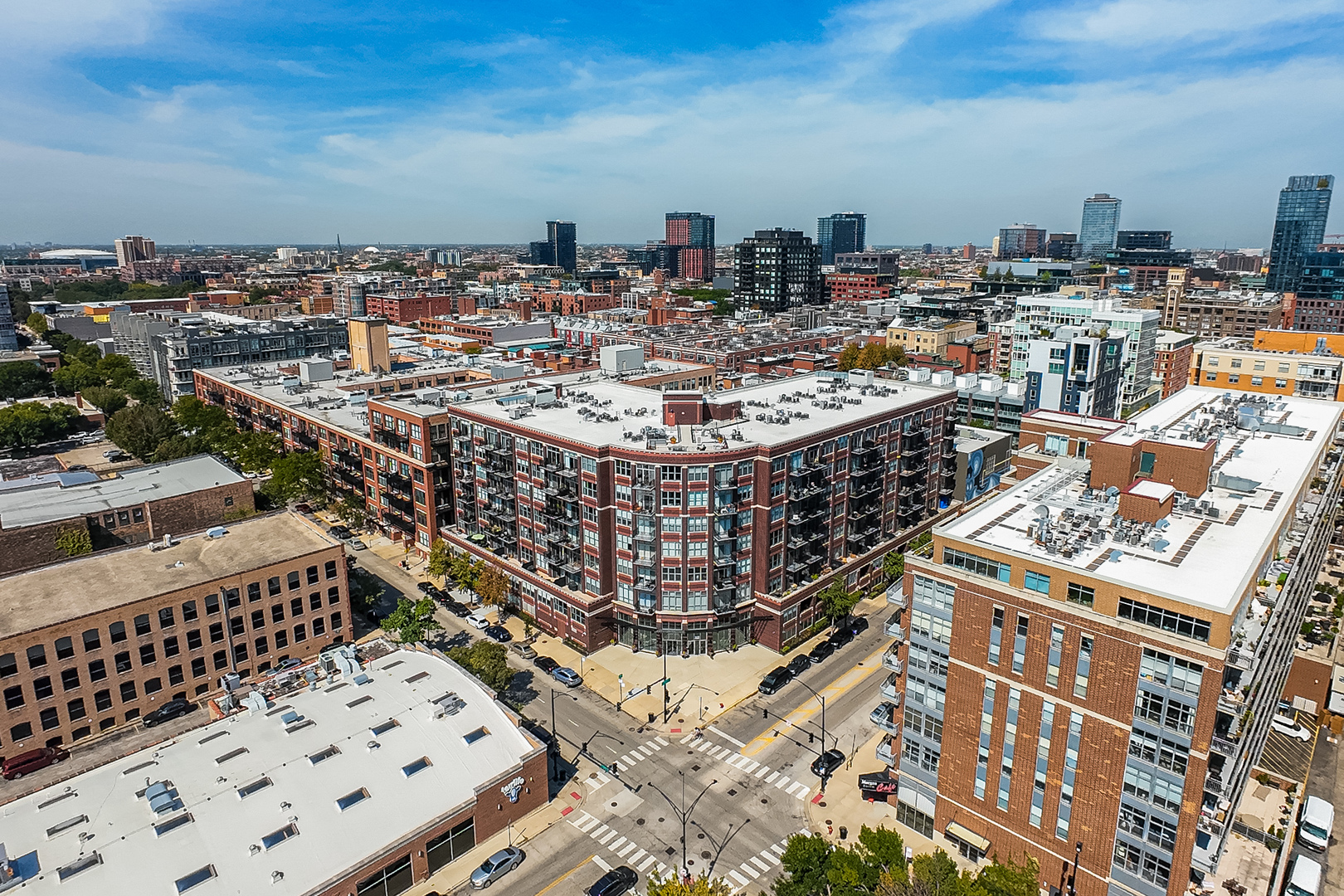 1000 W ADAMS Street Unit: 703