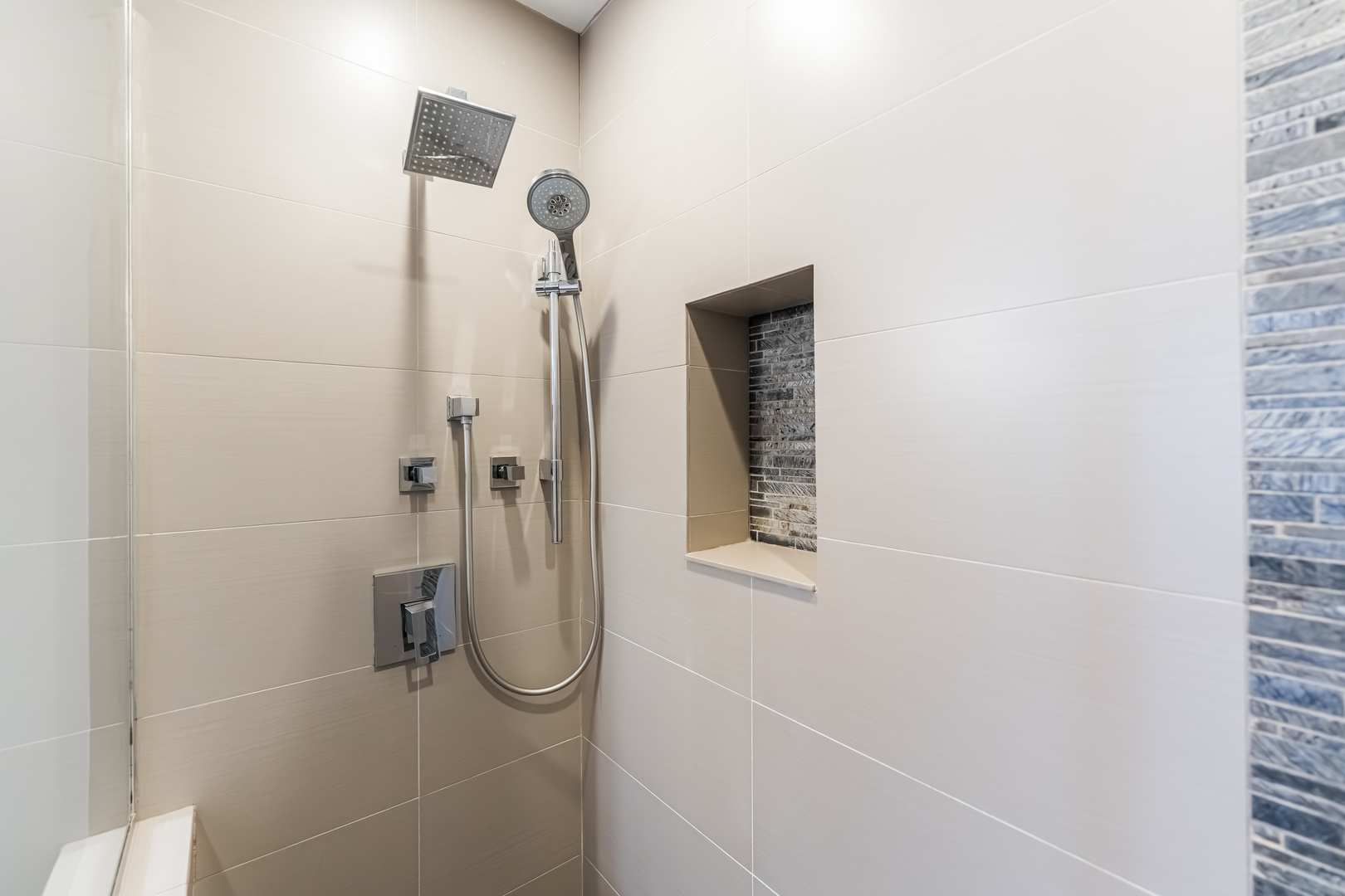 1000 W ADAMS Street Unit: 703