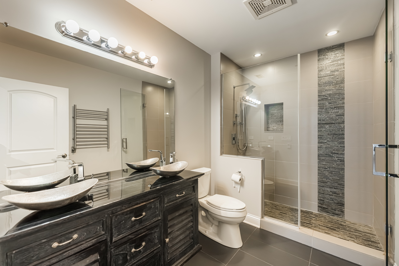 1000 W ADAMS Street Unit: 703