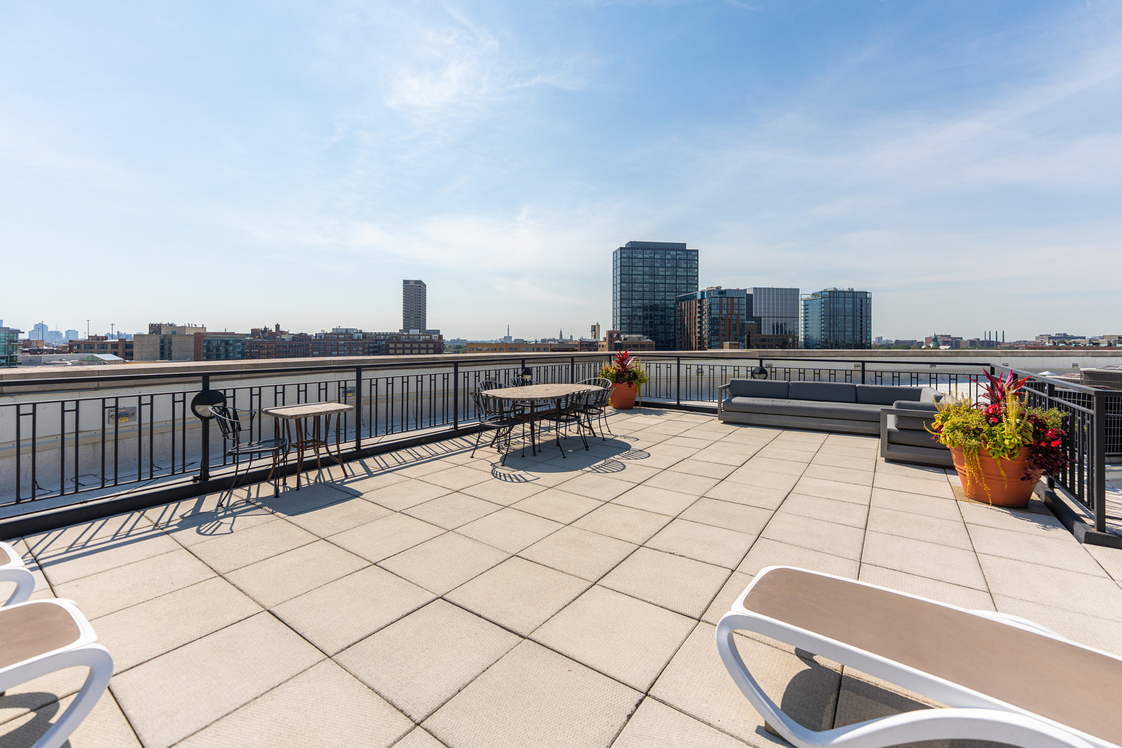 1000 W ADAMS Street Unit: 703