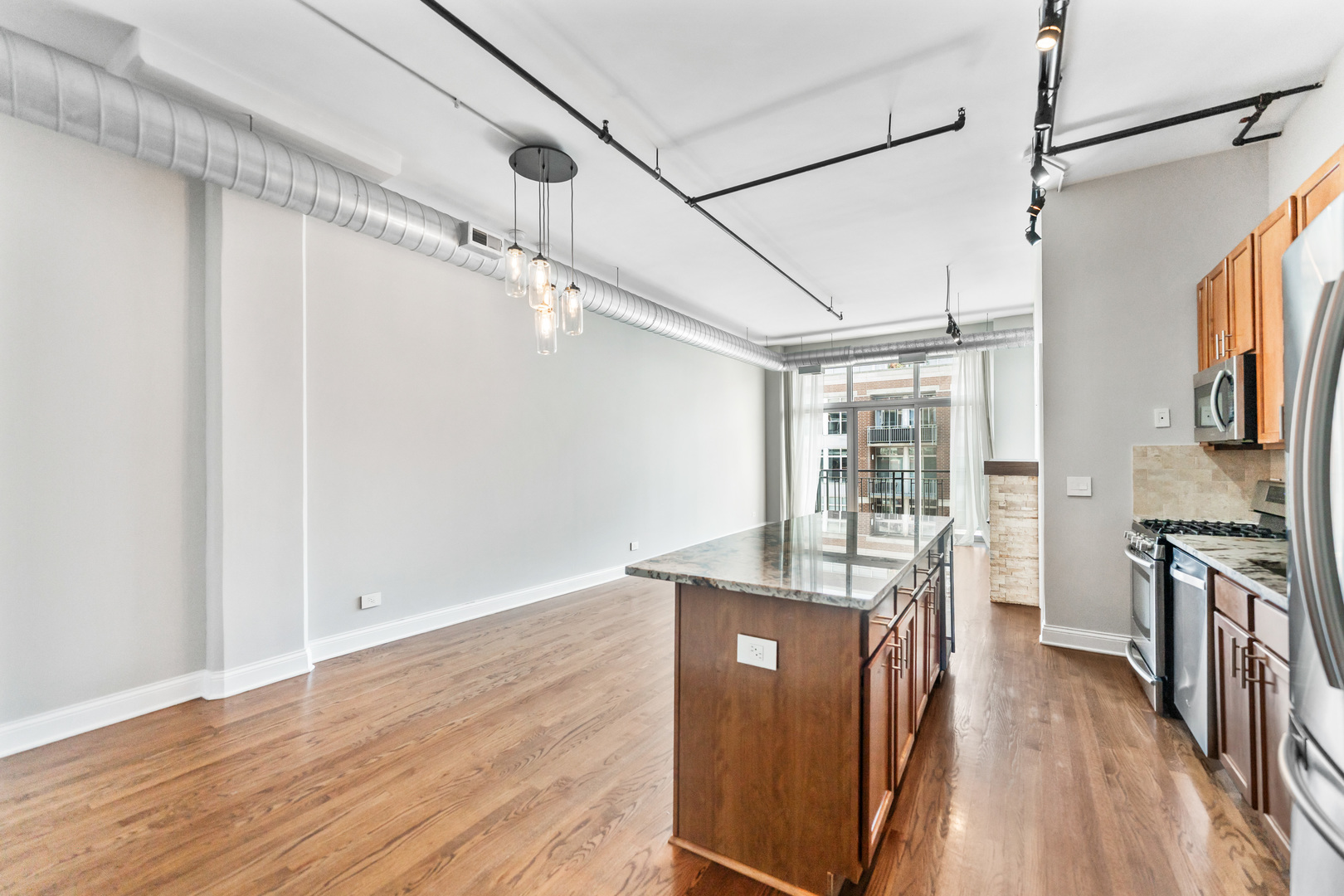 1000 W ADAMS Street Unit: 703