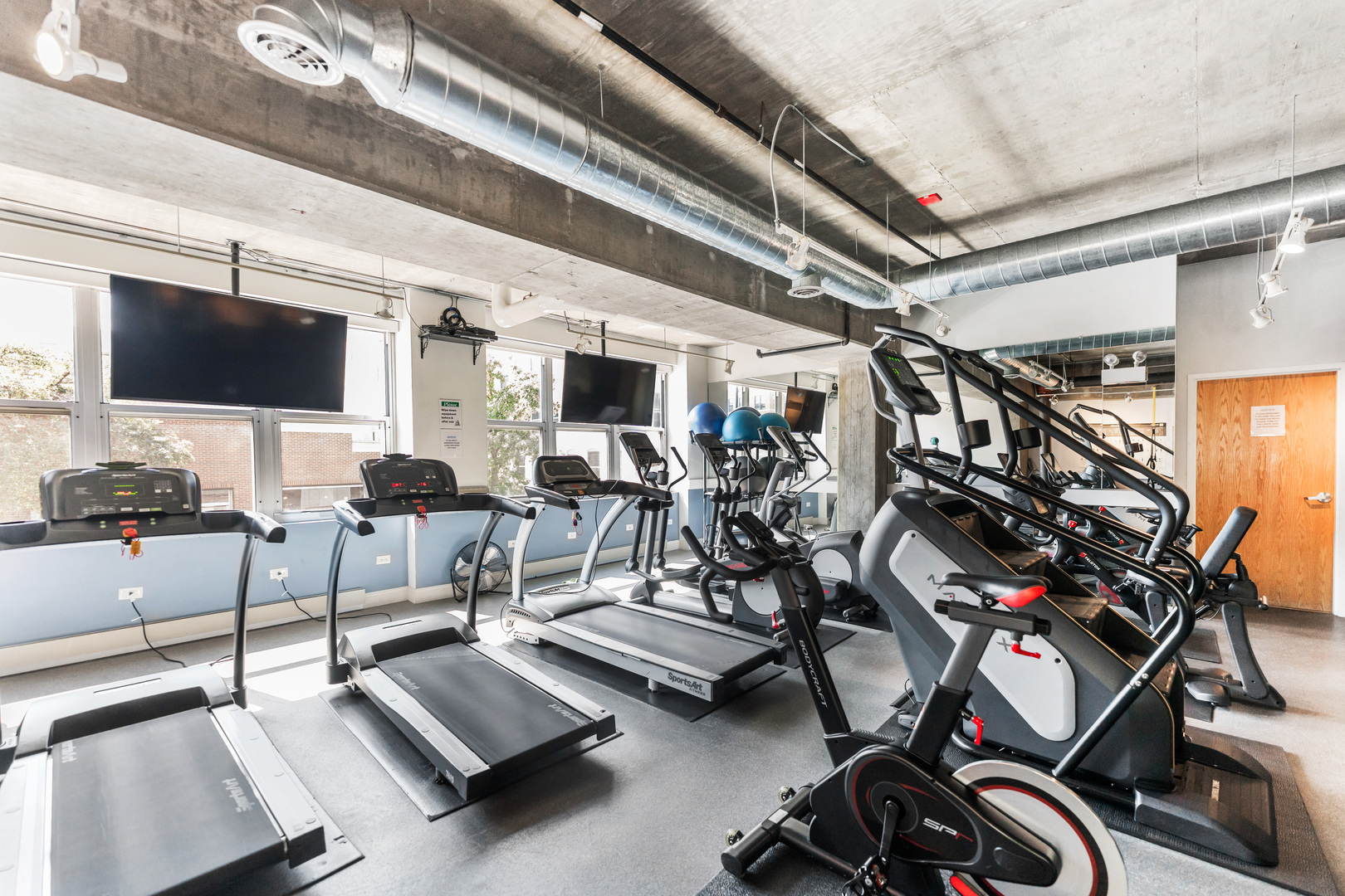 1000 W ADAMS Street Unit: 703