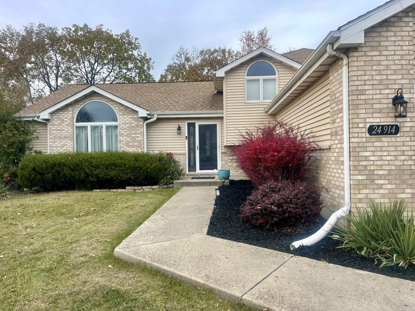 24914 W Illini Drive