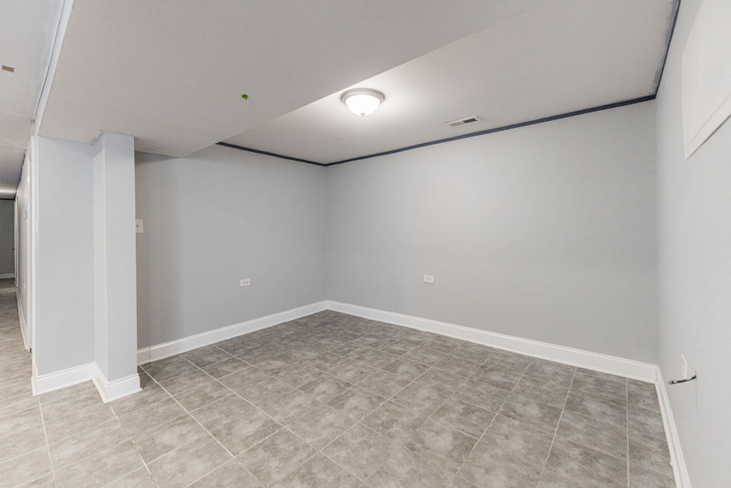 7522 S Langley Avenue