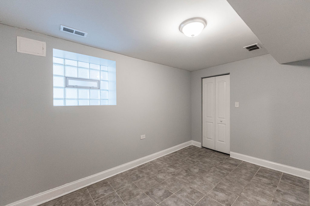 7522 S Langley Avenue