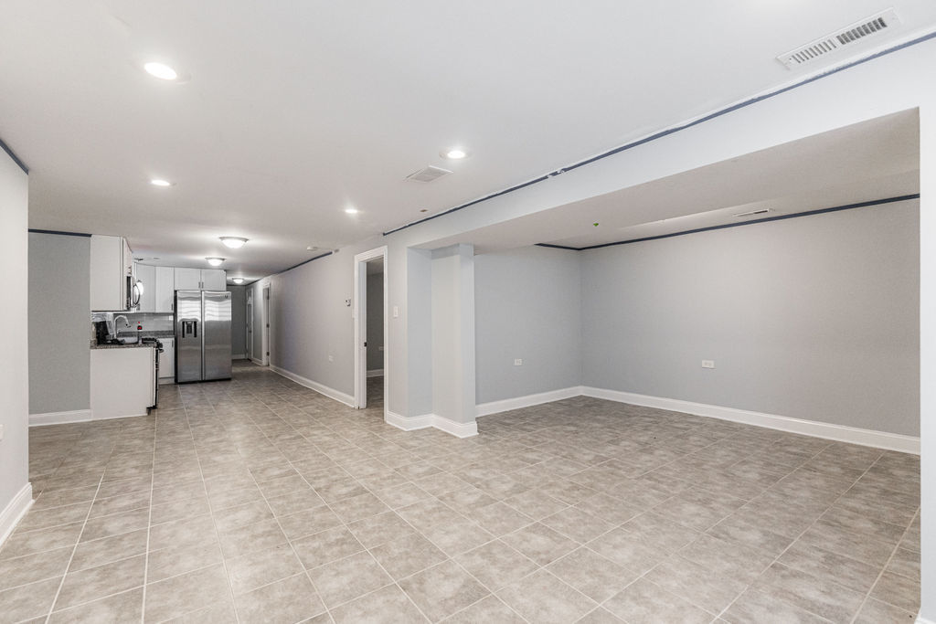 7522 S Langley Avenue