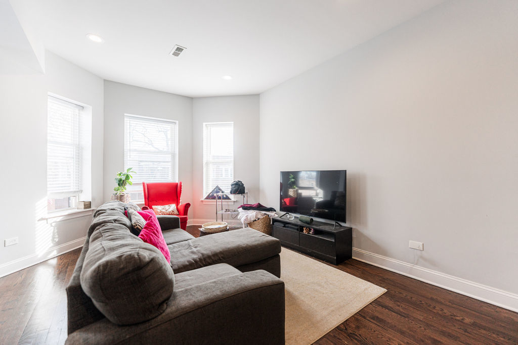 7522 S Langley Avenue