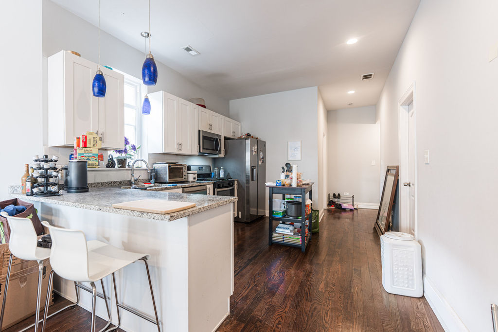 7522 S Langley Avenue